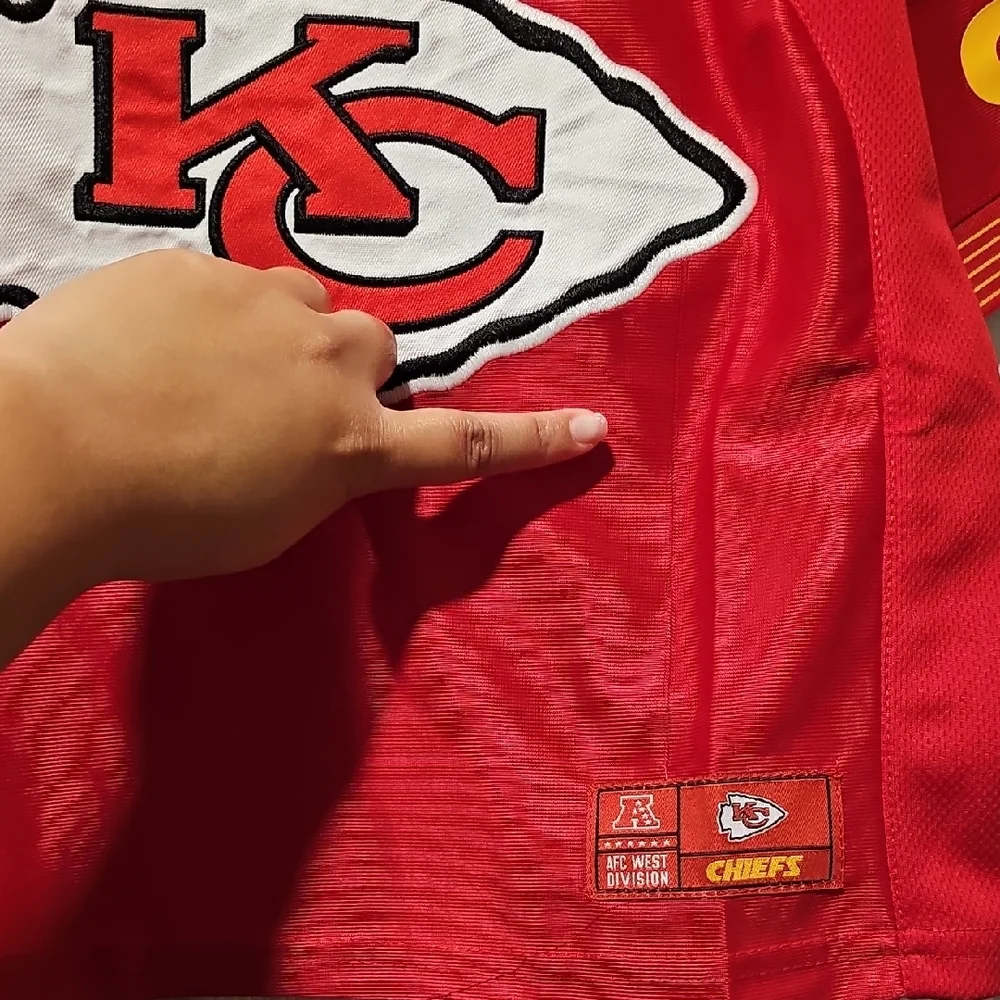 Women's Red Chiefs Jersey (Stitching/Sewing Defect) - Picture 5 of 9